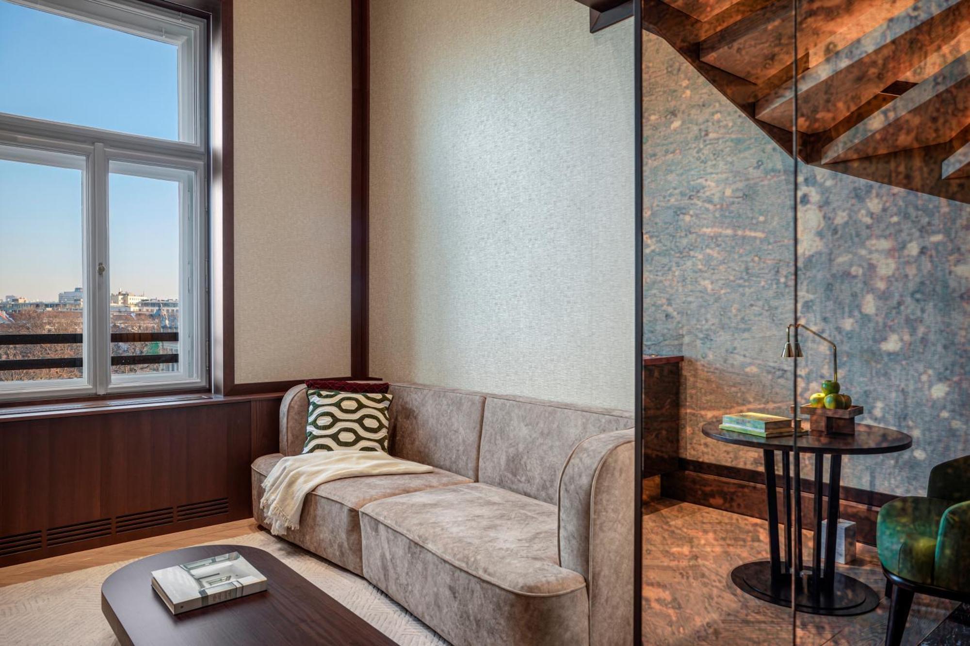 Almanac Palais Vienna Hotel Екстериор снимка A living room at The Standard East Village