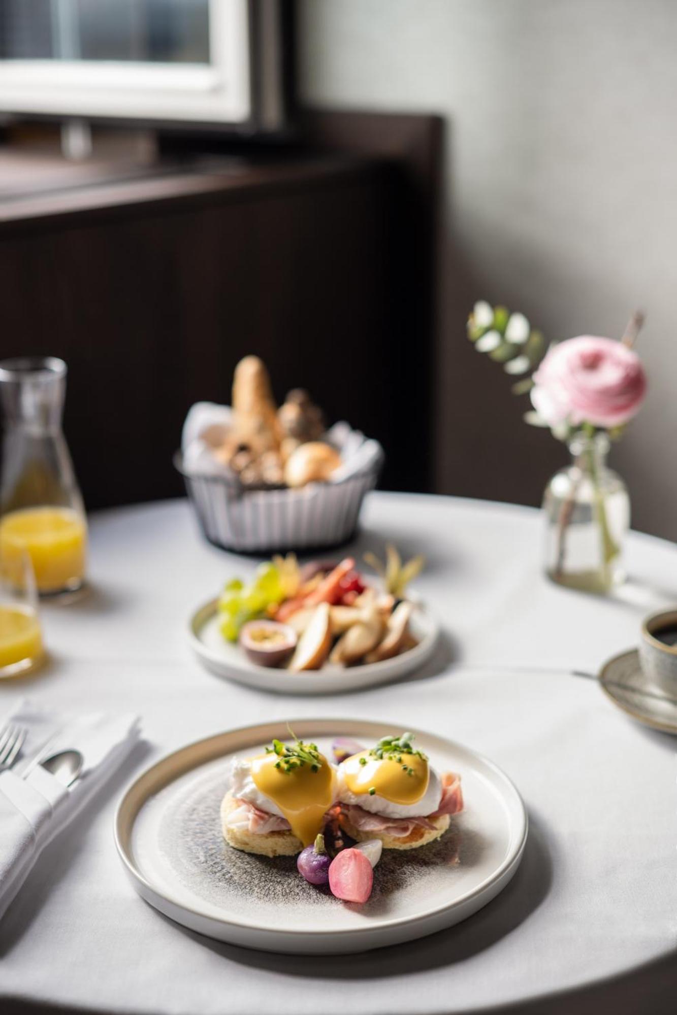 Almanac Palais Vienna Hotel Екстериор снимка A breakfast table